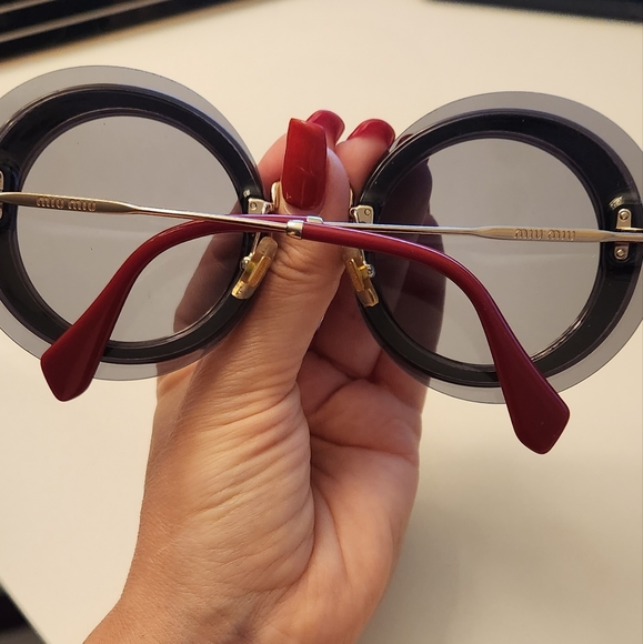 Sunglasses - Picture 3 of 4